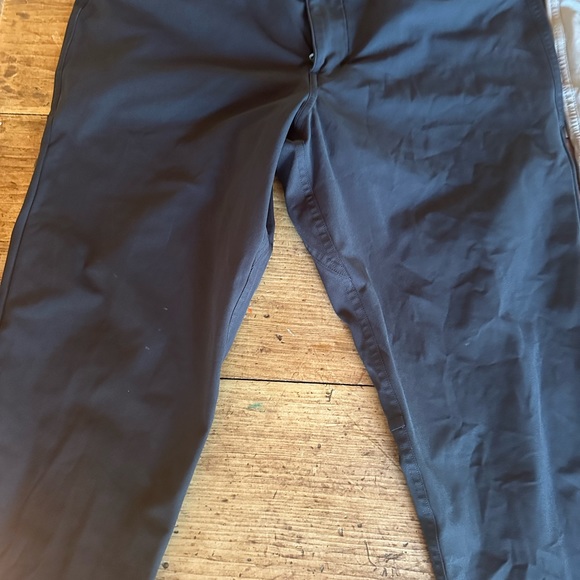 Lulu lemon men’s golf pants - Picture 4 of 5